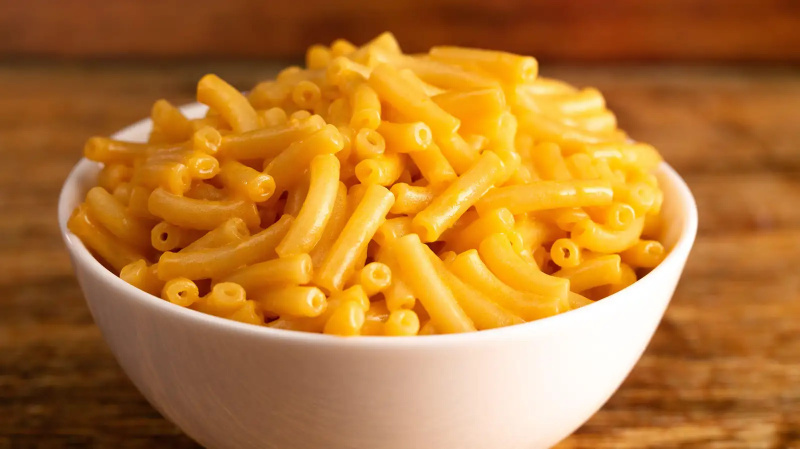 Pasigaminkite geresnio dėžutės Mac & Cheese, pridėkite kiaušinio trynį