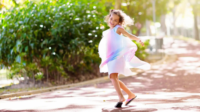 आपके बच्चे की कम ध्यान अवधि वास्तव में उन्हें सीखने में मदद कर रही है