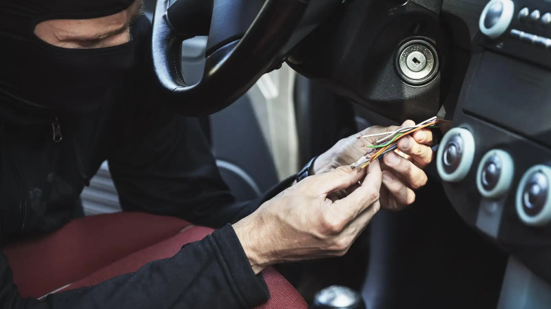 Cómo conectar un auto viejo (y robar uno moderno)